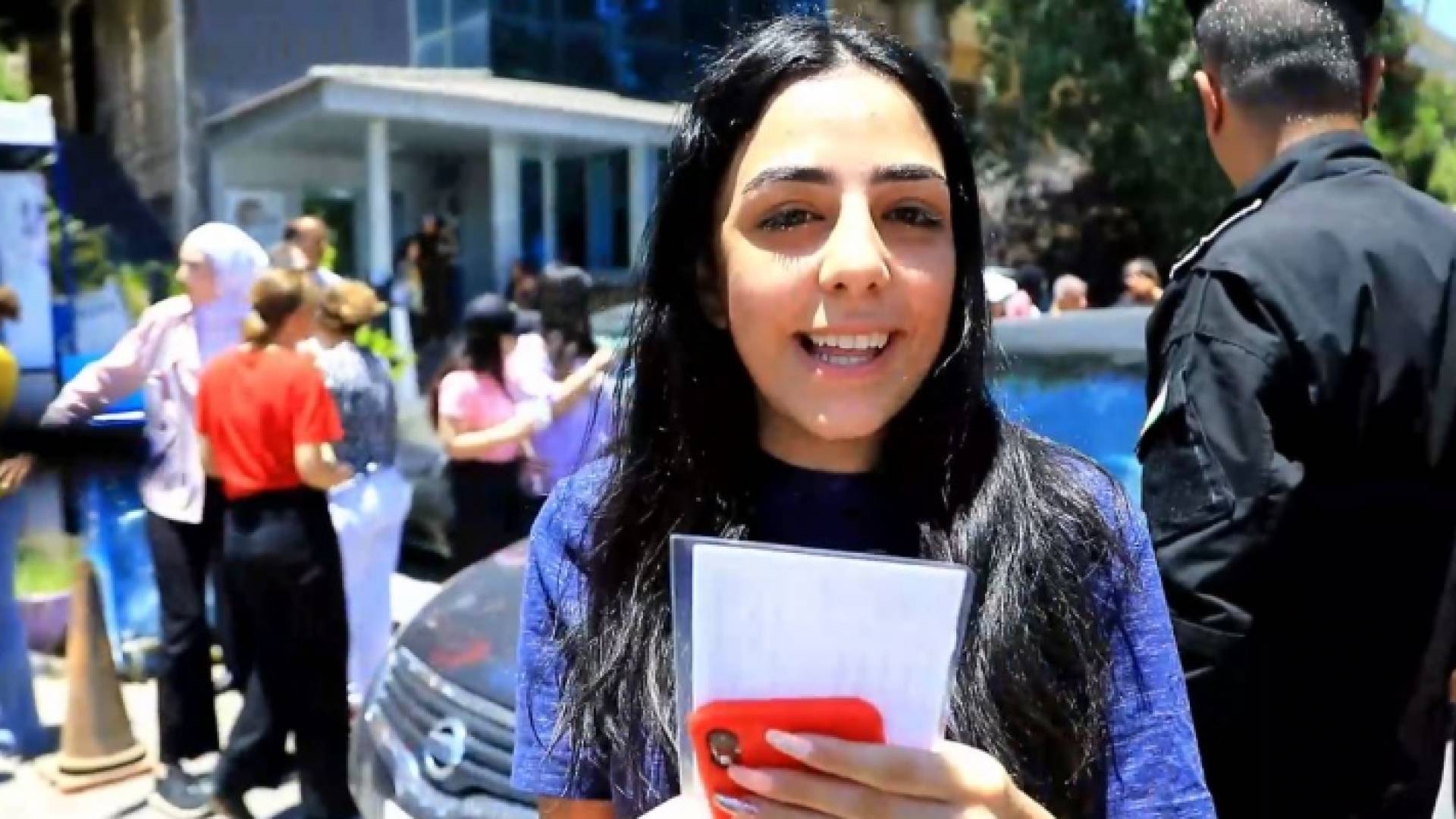 إحدى طالبات التوجيهي