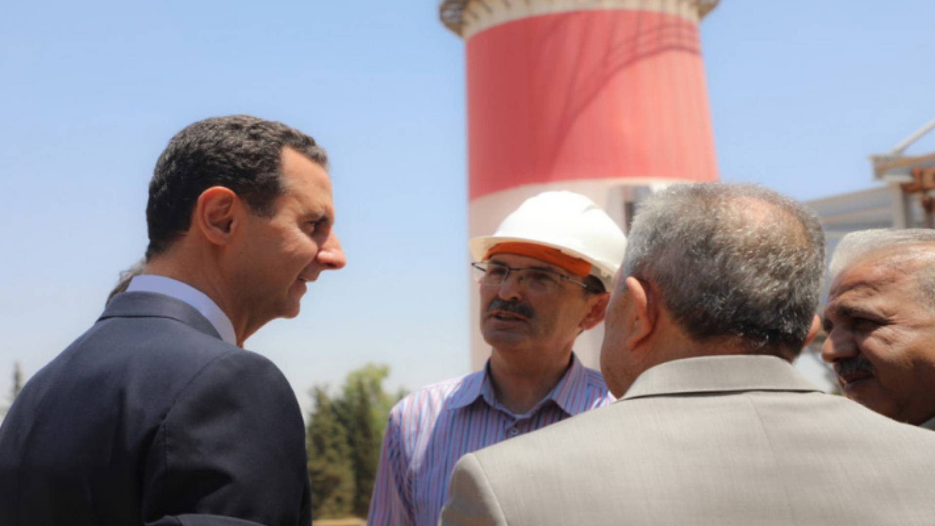 الرئيس السوري بشار الأسد يزور محطة حلب الحرارية