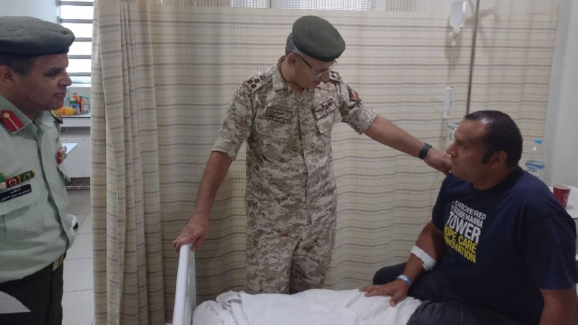 كبار ضباط القوات المسلحة يعودون المرضى في المستشفيات العسكرية