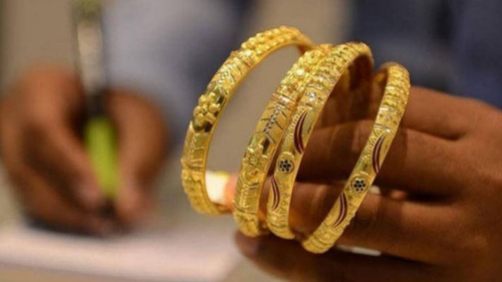 أسوار ذهبية