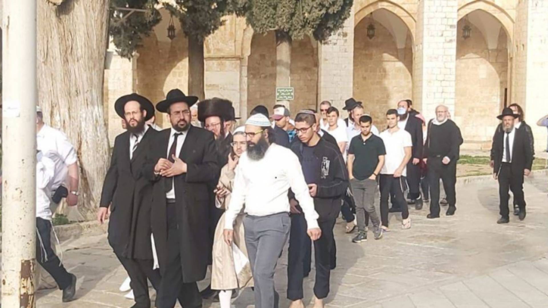 مستوطنون يقتحمون الأقصى