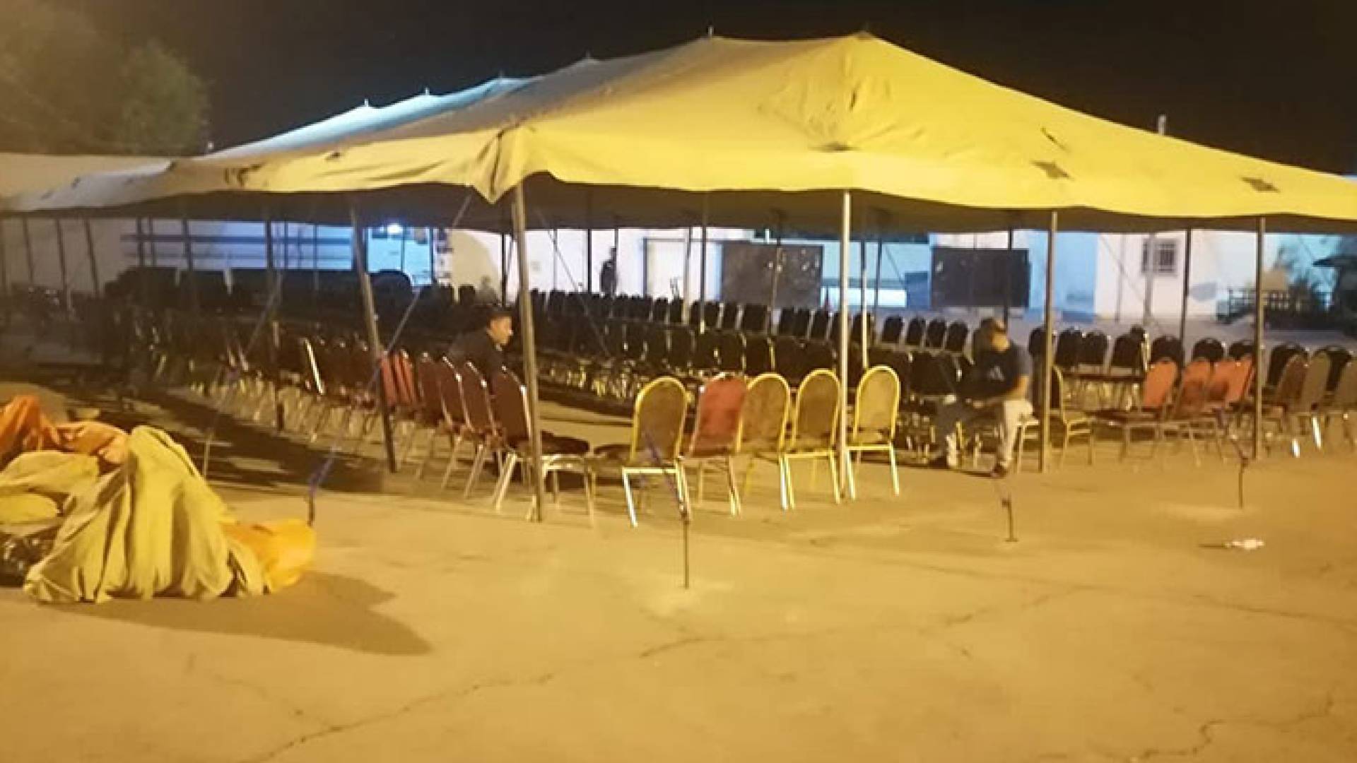 إحدى الخيام المجهزة لاستقبال المسافرين عبر جسر الملك الحسين