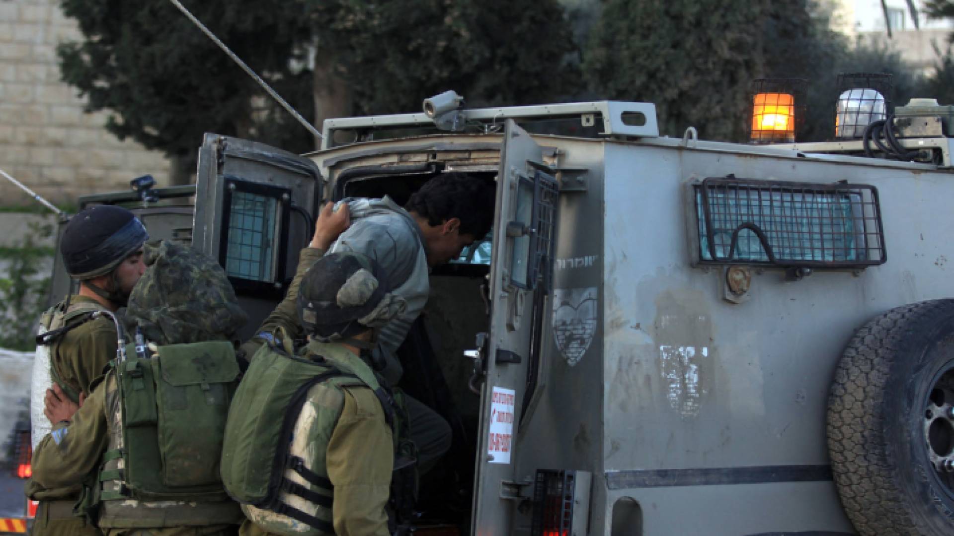 صورة أرشيفية لاعتقال شاب فلسطيني