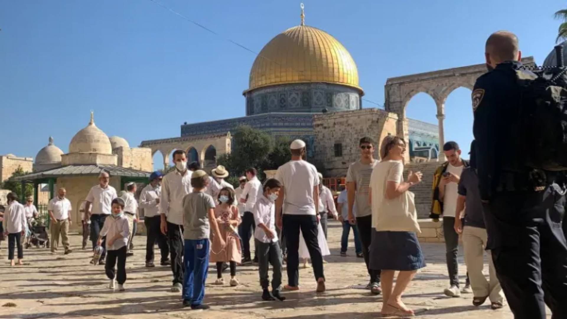 صورة أرشيفية لمستوطنين يقتحمون المسجد الأقصى