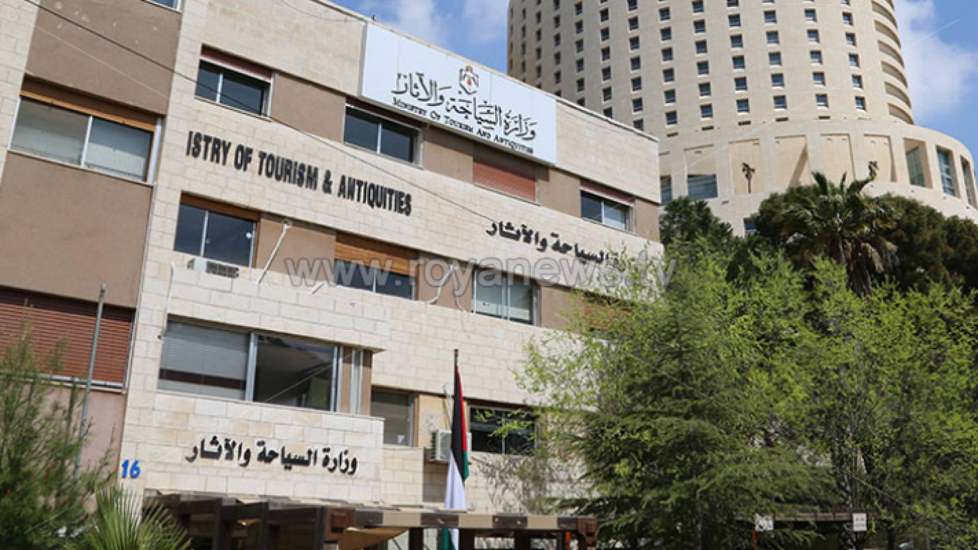 أمين عام وزارة السياحة والآثار الدكتور عماد حجازين