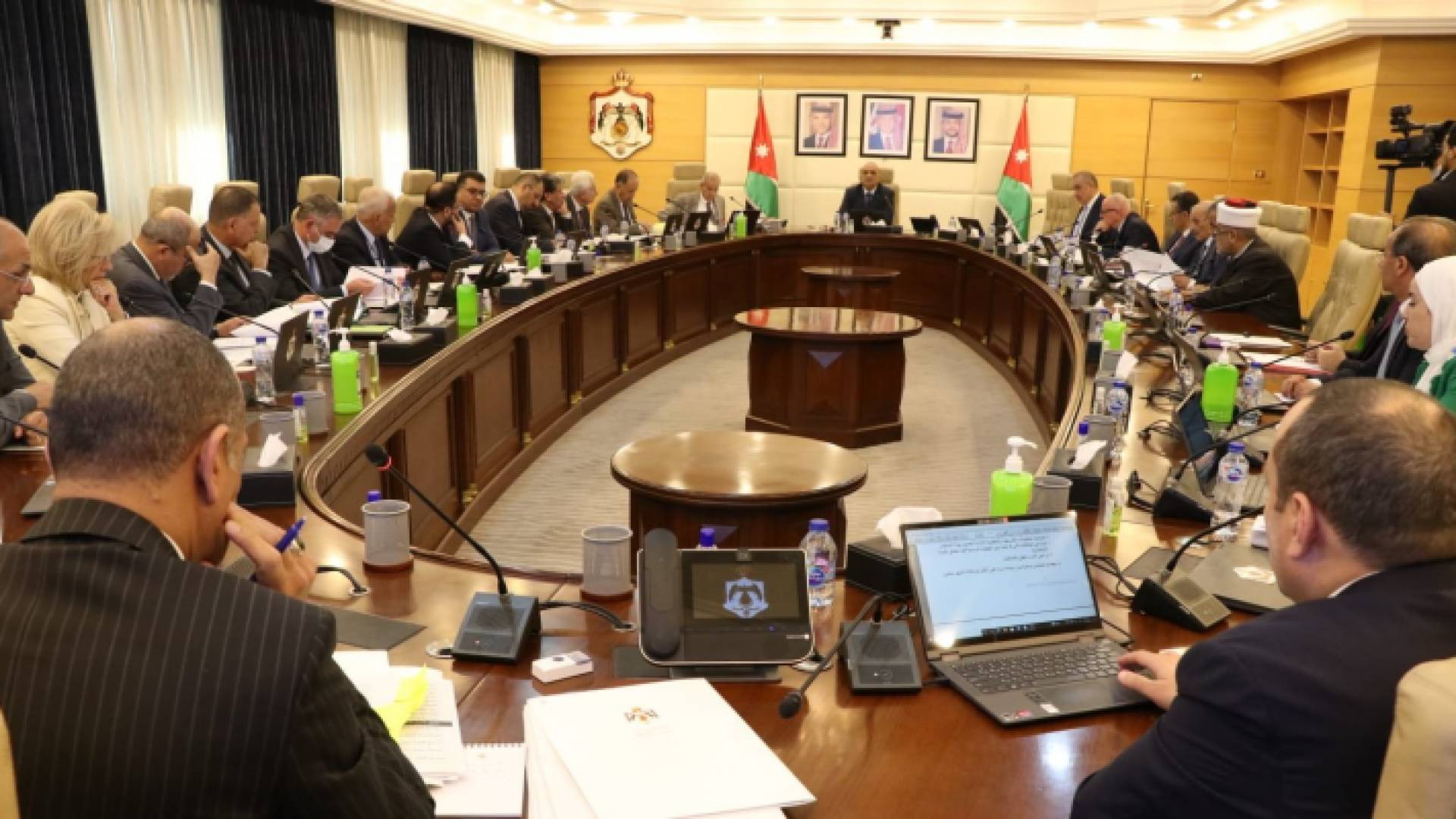 خلال جلسة الوزراء