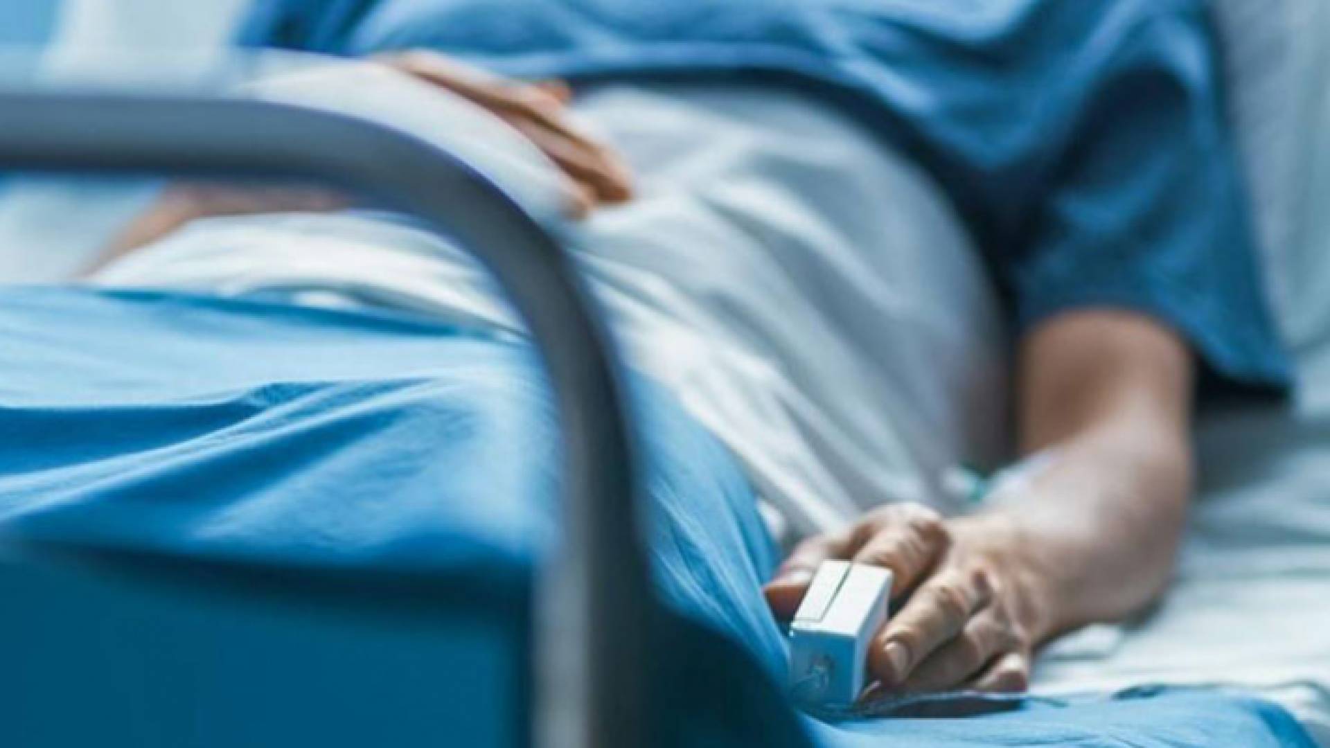 صورة تعبيرية لمريض يرقد على سرير مستشفى