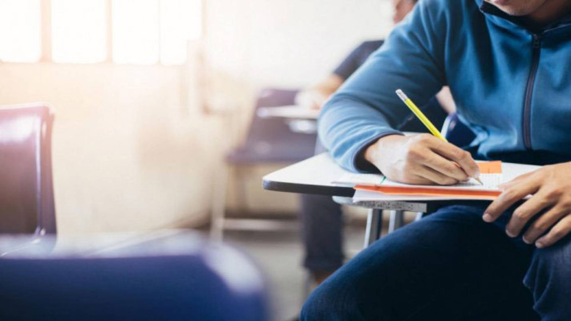 طالب متقدم لامتحان