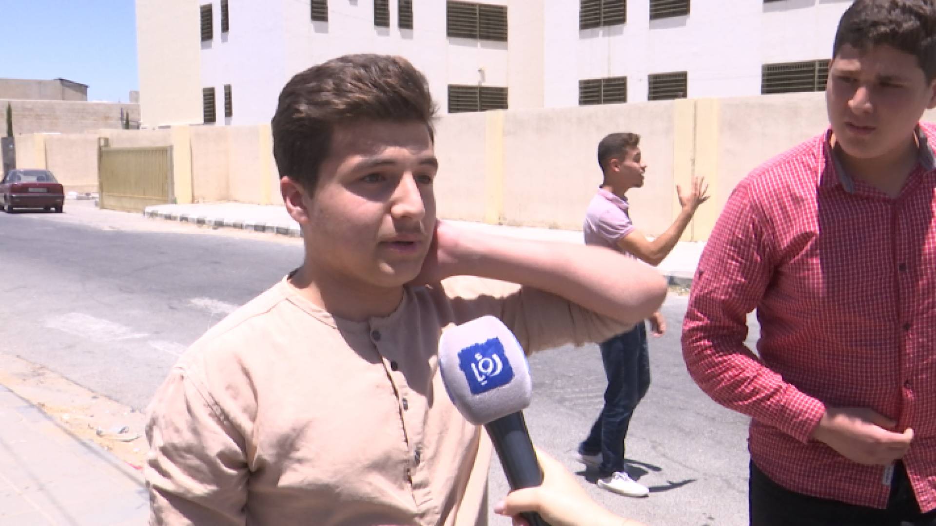 طالب توجيهي يتحدث لكاميرا "رؤيا"