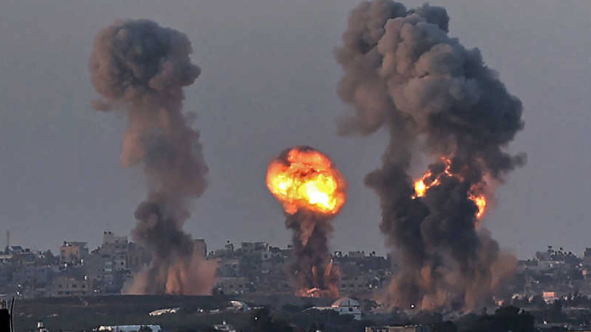 صورة أرشيفية لاستهداف الاحتلال لمواقع في غزة