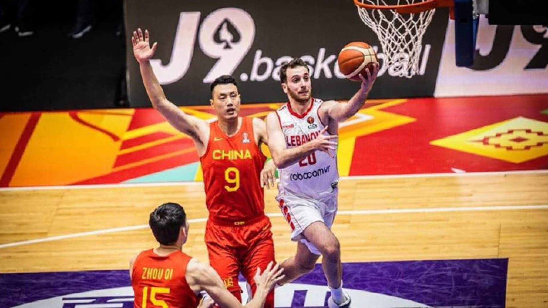 المنتخب اللبناني في مباراته مع نظريه الصيني