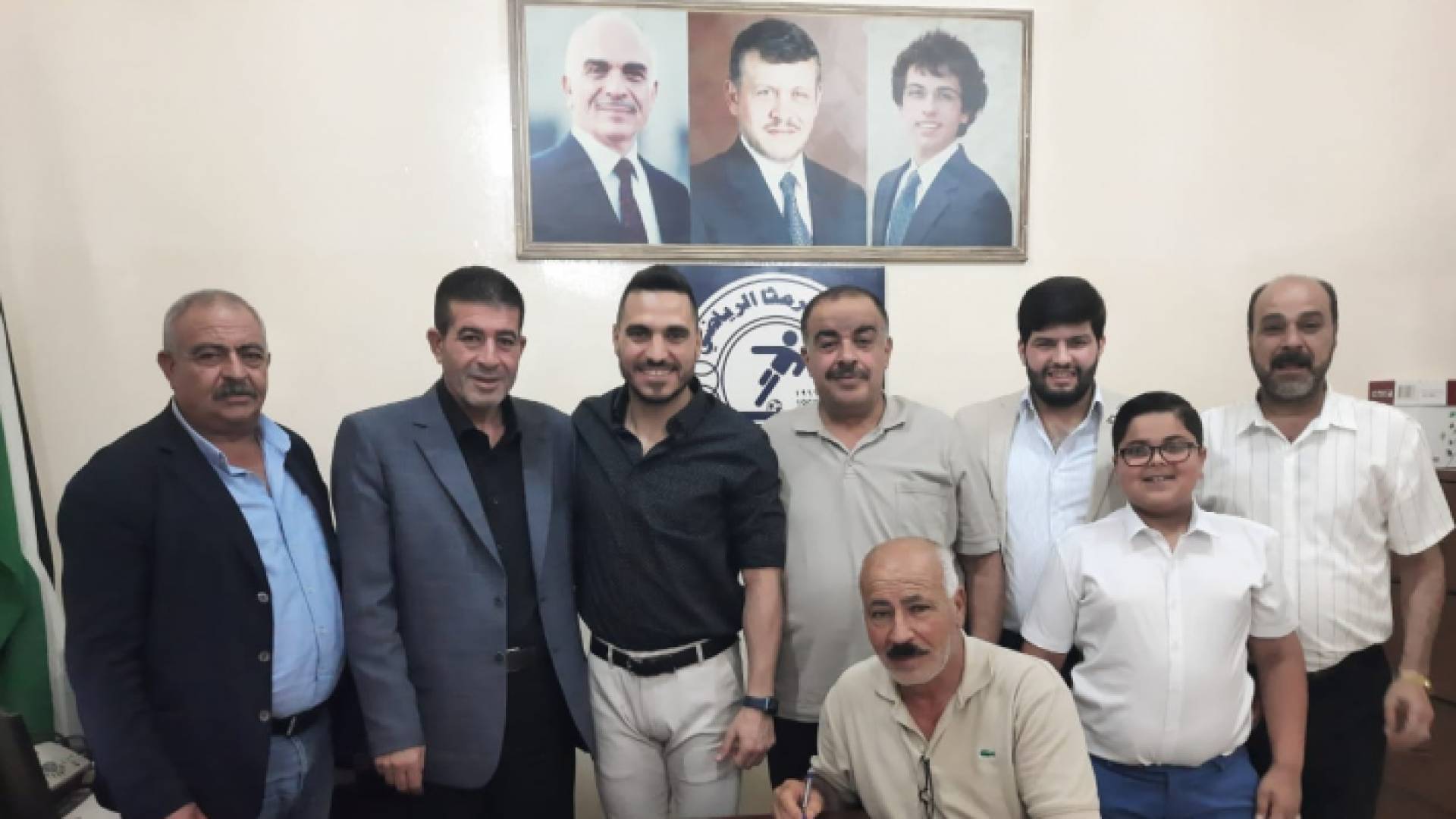 جانب من حفل التوقيع