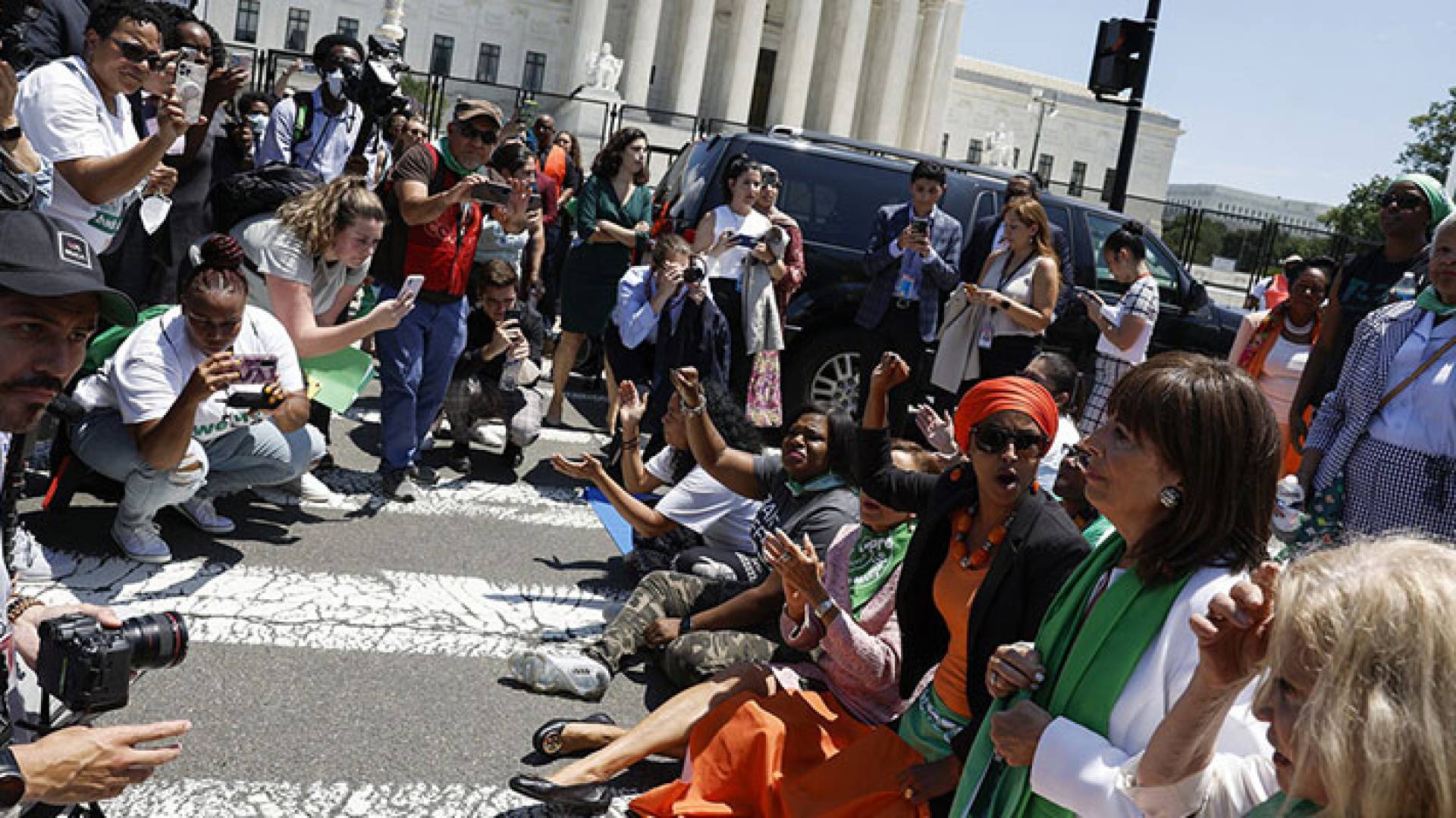 صورة من التظاهرة أمام مبنى الكابيتول