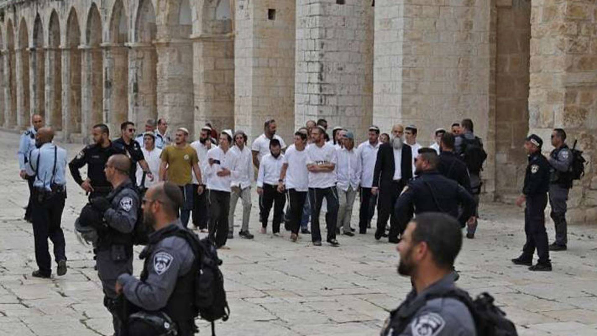 صورة أرشيفية من اقتحام قطعان المستوطنين للمسجد الأقصى المبارك