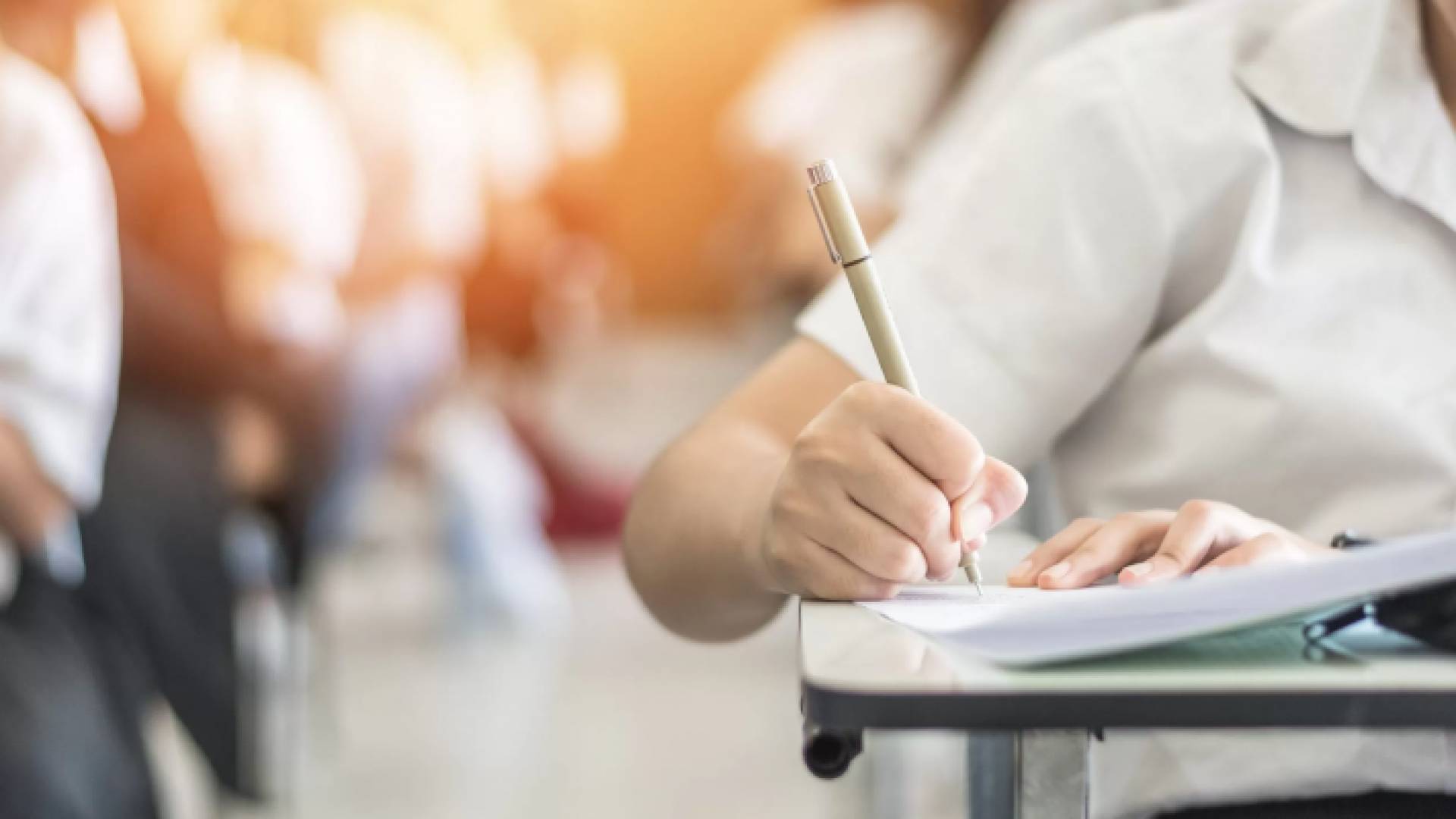 صورة تعبيرية لطالب يتقدم لإمتحان