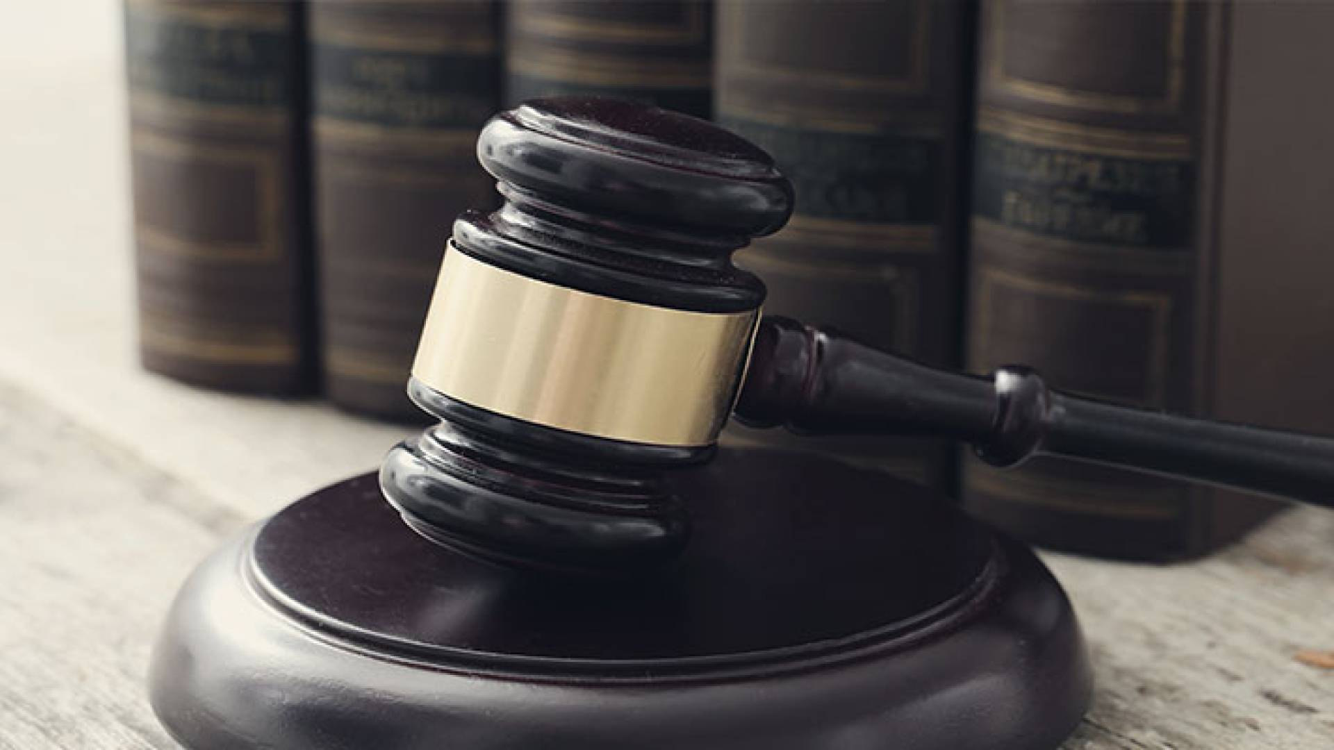 صورة تعبيرية لمطرقة قاض