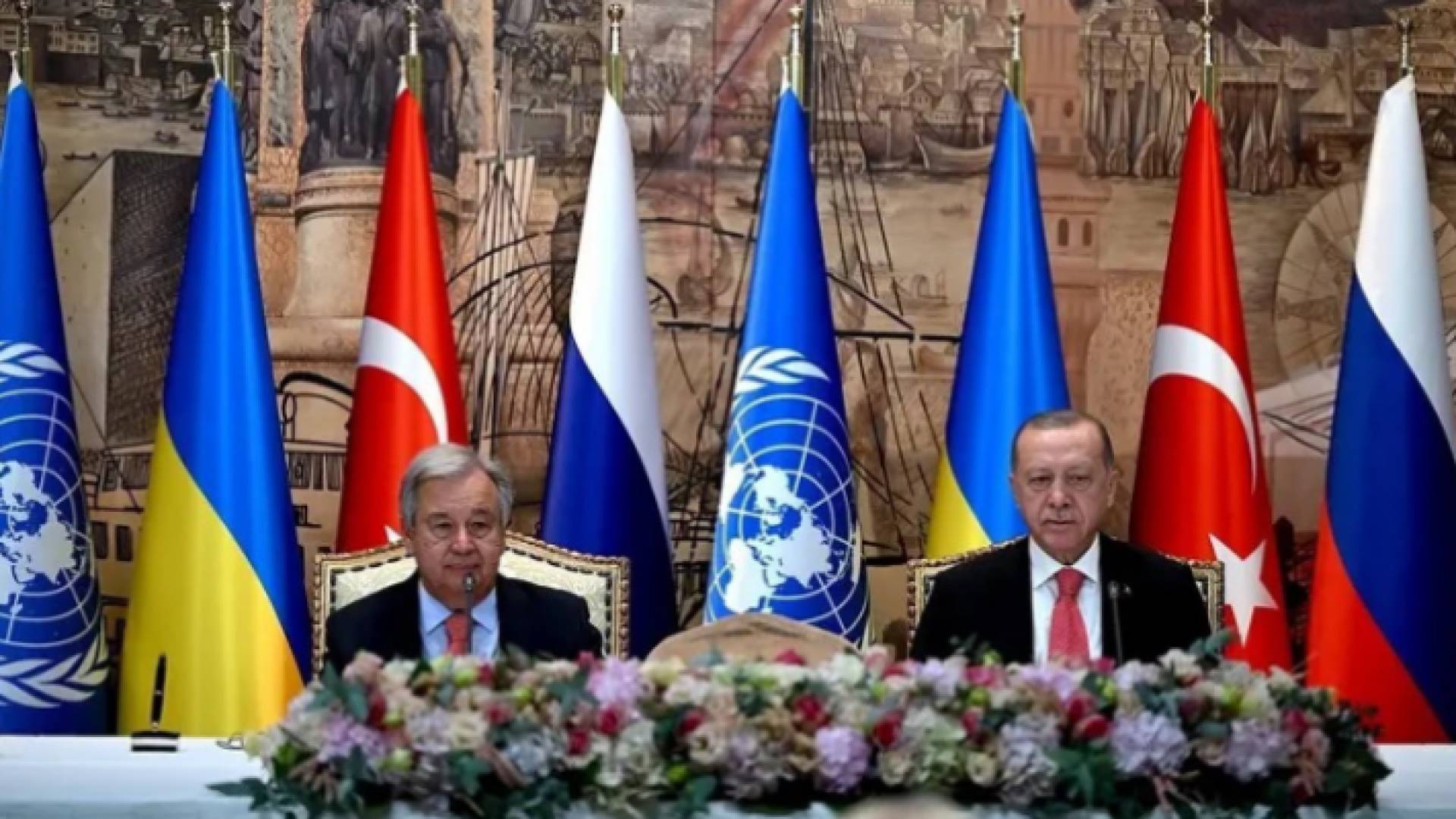 من مراسيم توقيع اتفاقية الحبوب بين روسيا وأوكرانيا في تركيا برعاية الأمم المتحدة