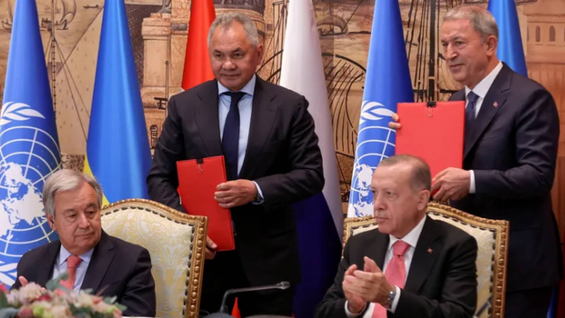 جانب من الاتفاق الروسي الأوكراني في أنقرة بحضور الرئيس التركي والأمين العام للأمم المتحدة