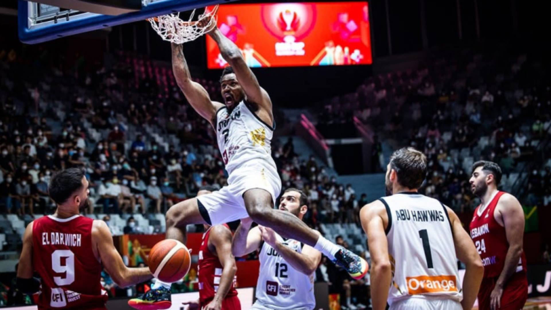 الصورة من مبارة المنتخب مع لبنان