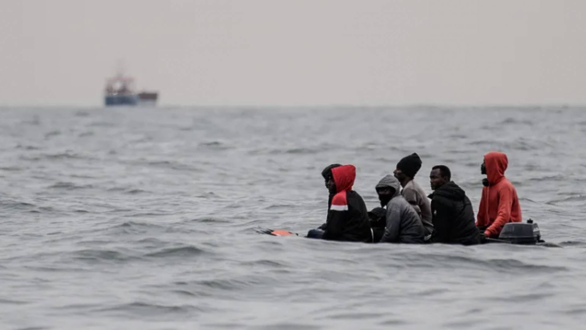 مهاجرن عبر البحر