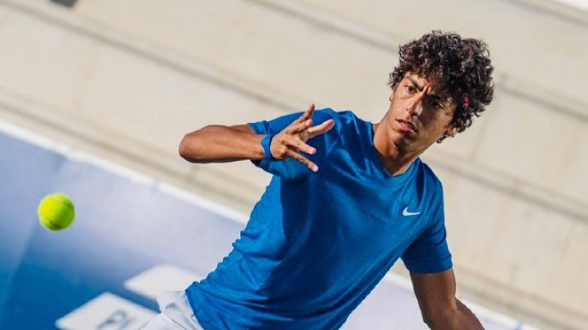 لاعب المنتخب الوطني للتنس الأرضي عبدالله شلباية