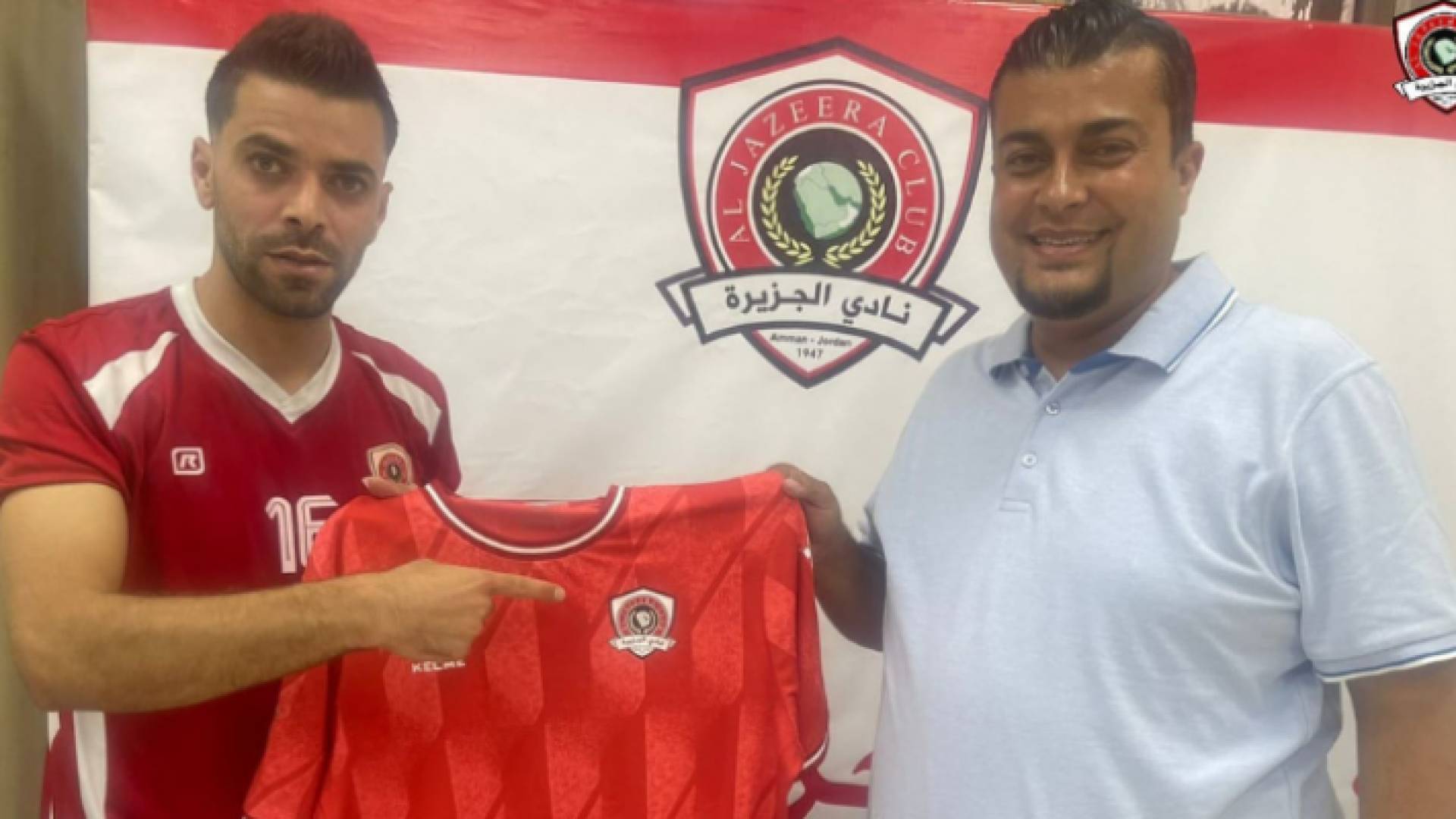 جانب من حفل التوقيع