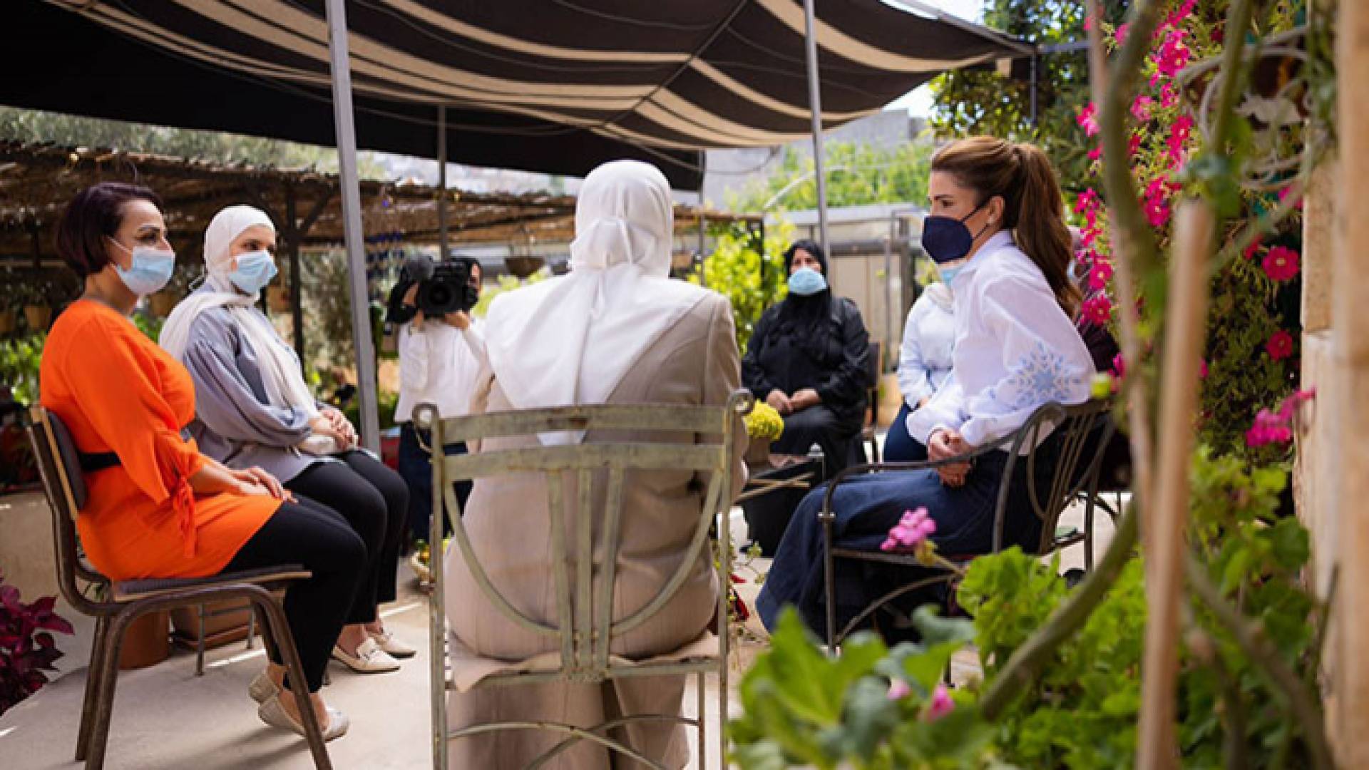 جانب من زيارة الملكة رانيا في زيارة بيت خيرات سوف بجرش