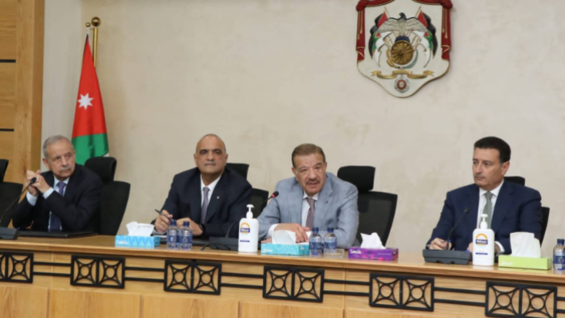 صورة من اللقاء التشاوري بين الحكومة ومجلس النواب