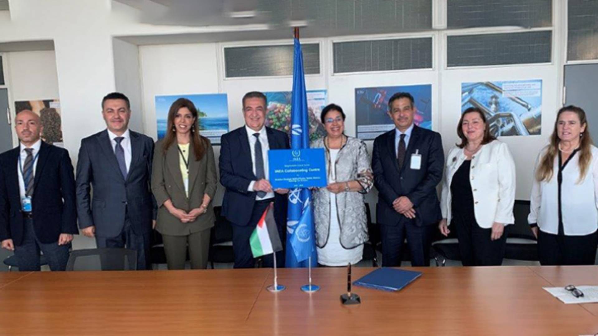 الدكتور عاصم منصور بعد توقيع الاتفاقية