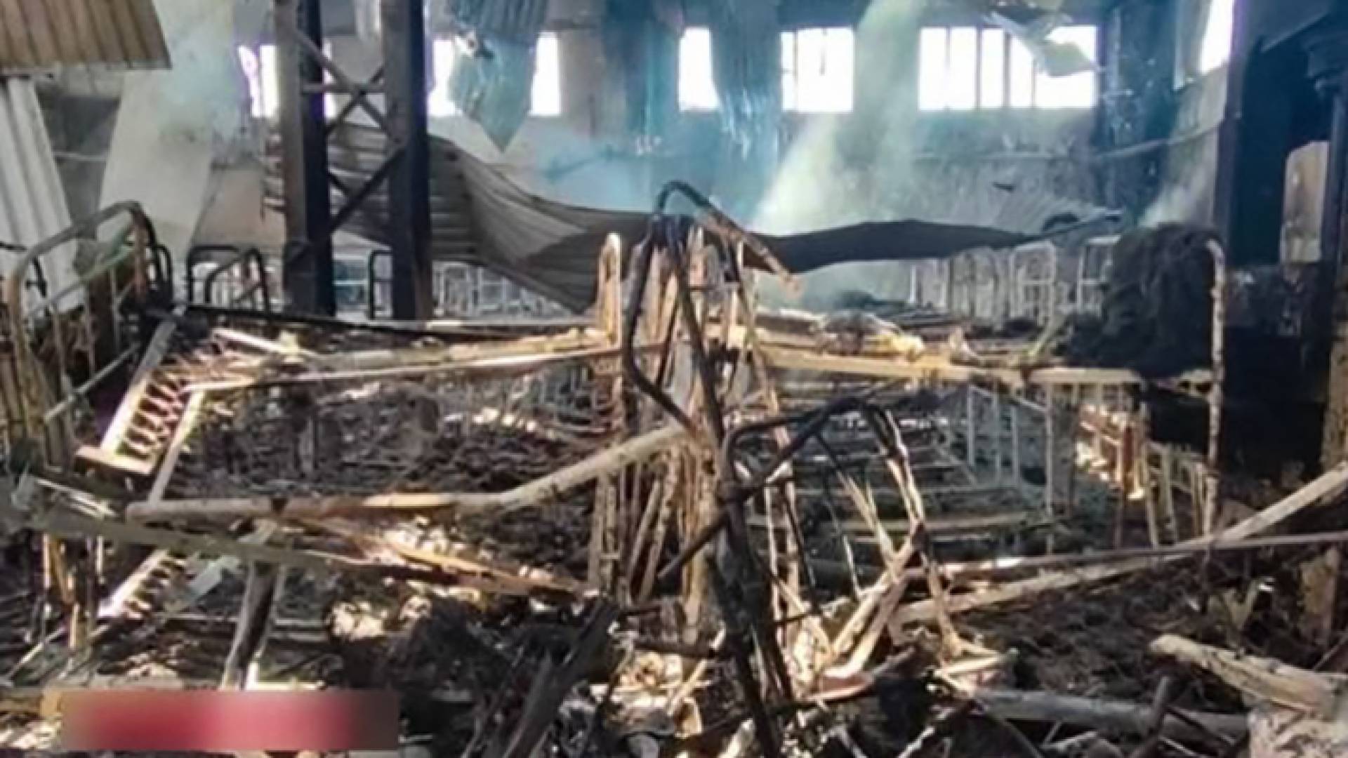 السجن بعد قصفه