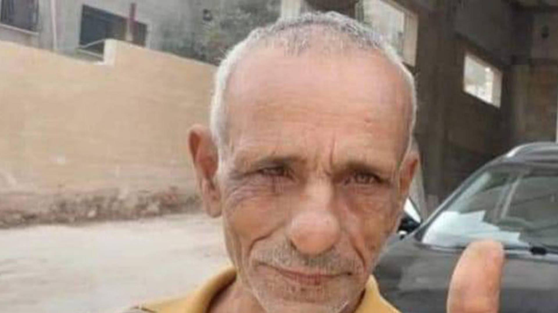 المسن الفلسطيني حسين قواريق "60 عاما" من ذوي الإعاقة