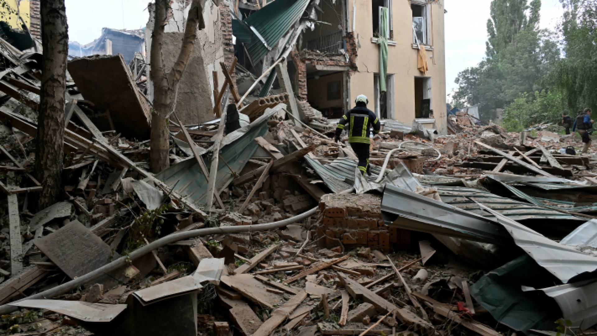 إحدى المناطق الأوكرانية بعد تعرضها للقصف الروسي