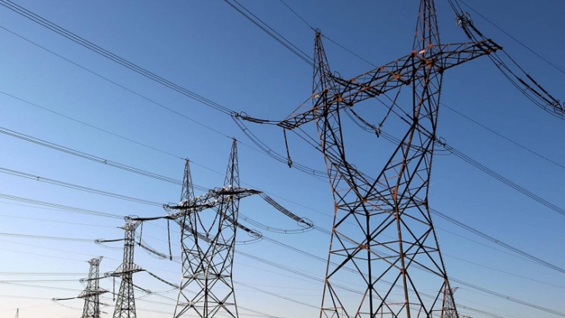 أعمدة كهرباء