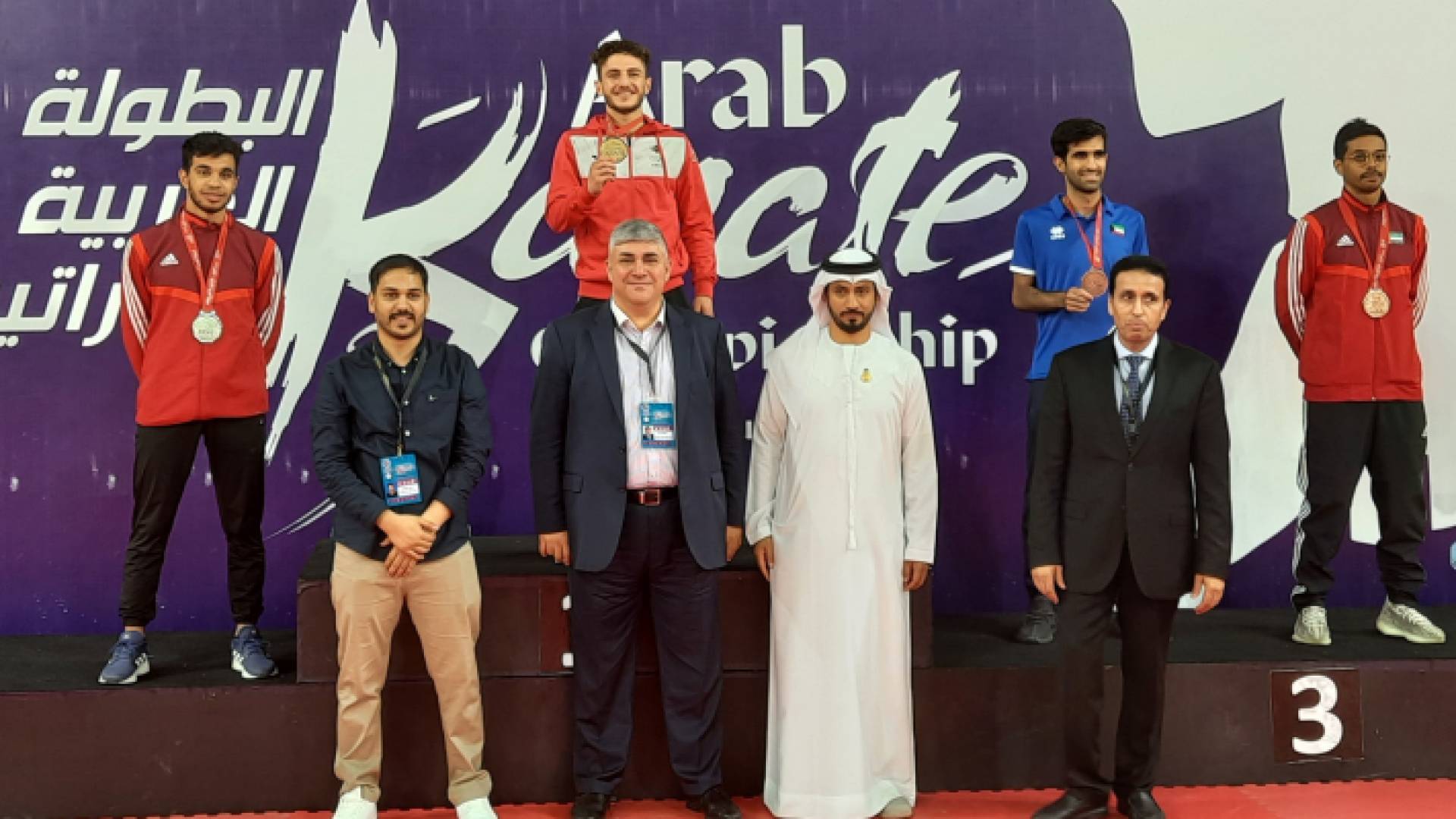 جانب من التتويج