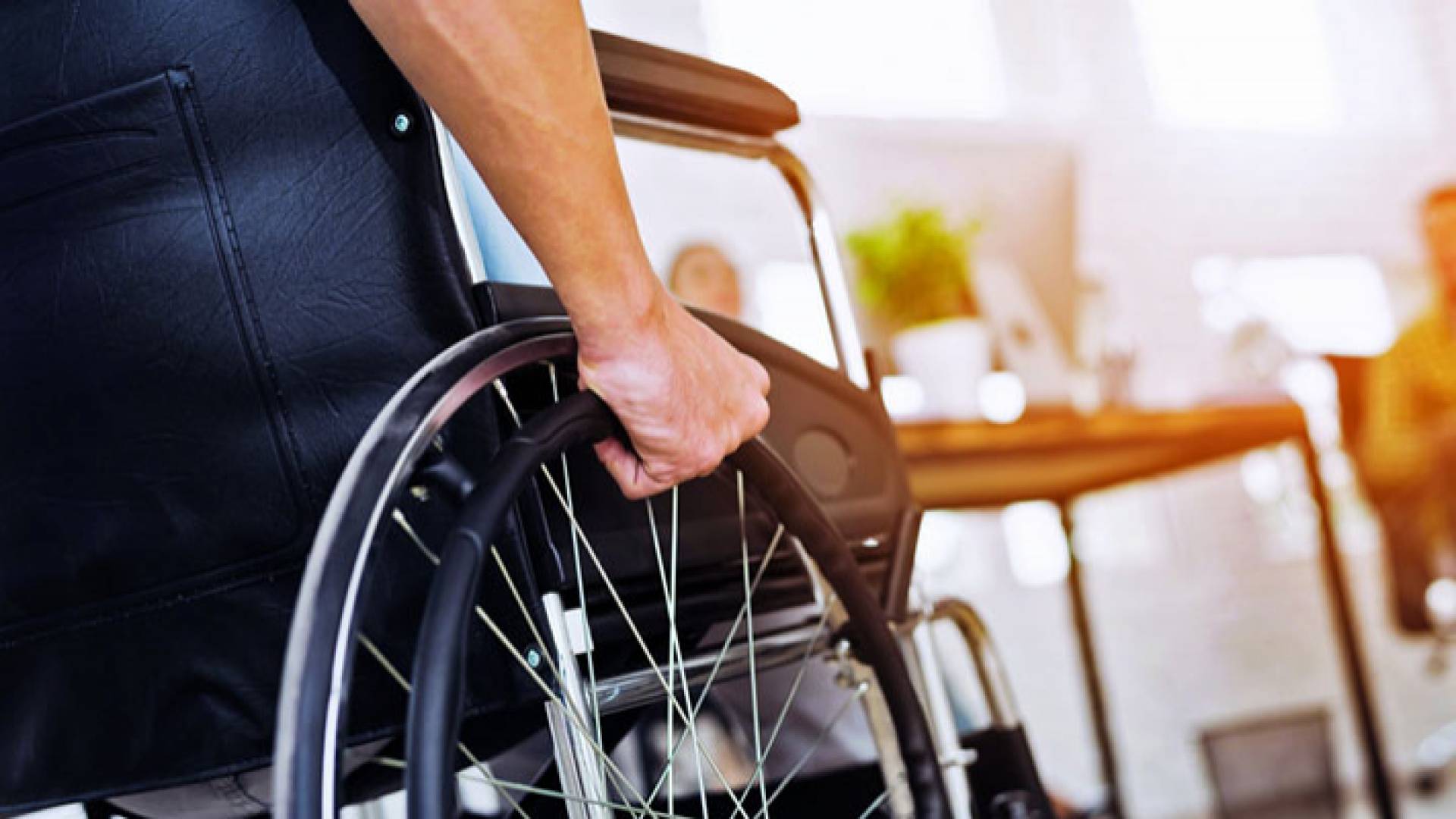 صورة تعبيرية لشخص من ذوي الإعاقة