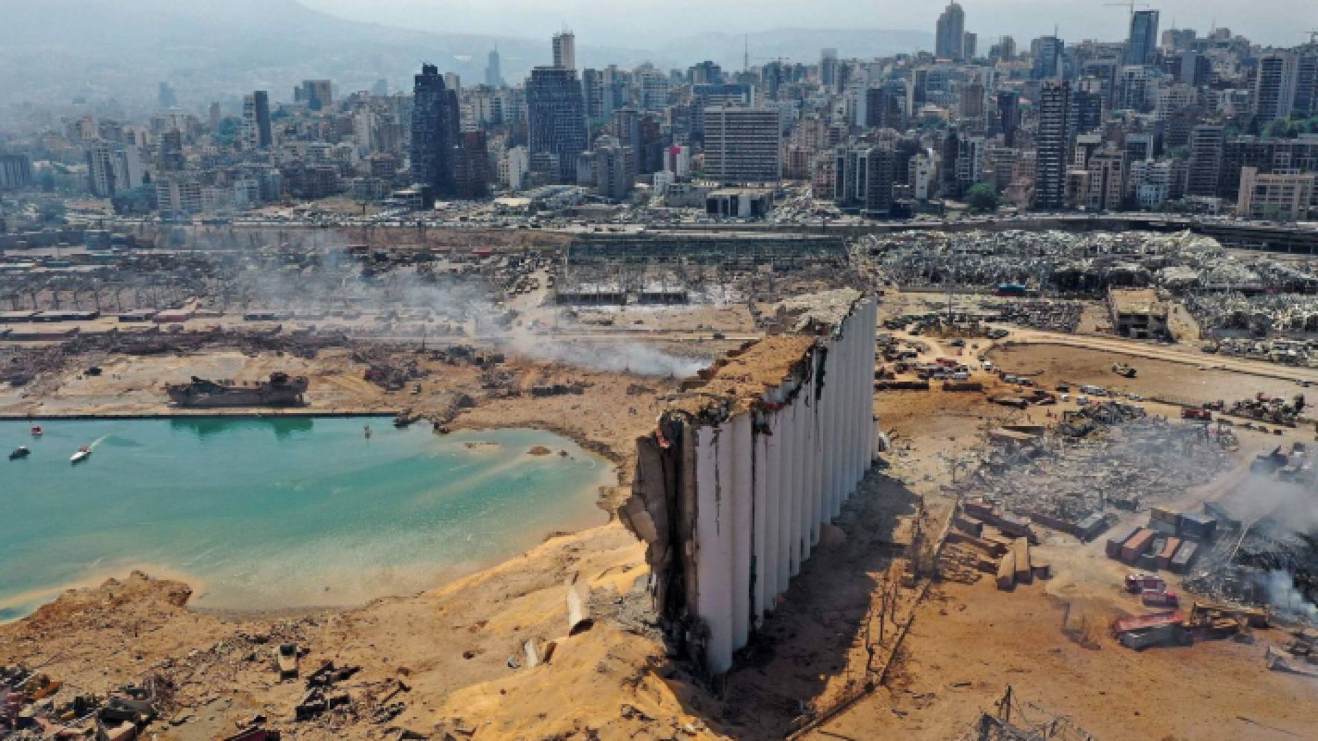 صوامع الحبوب في مرفأ بيروت