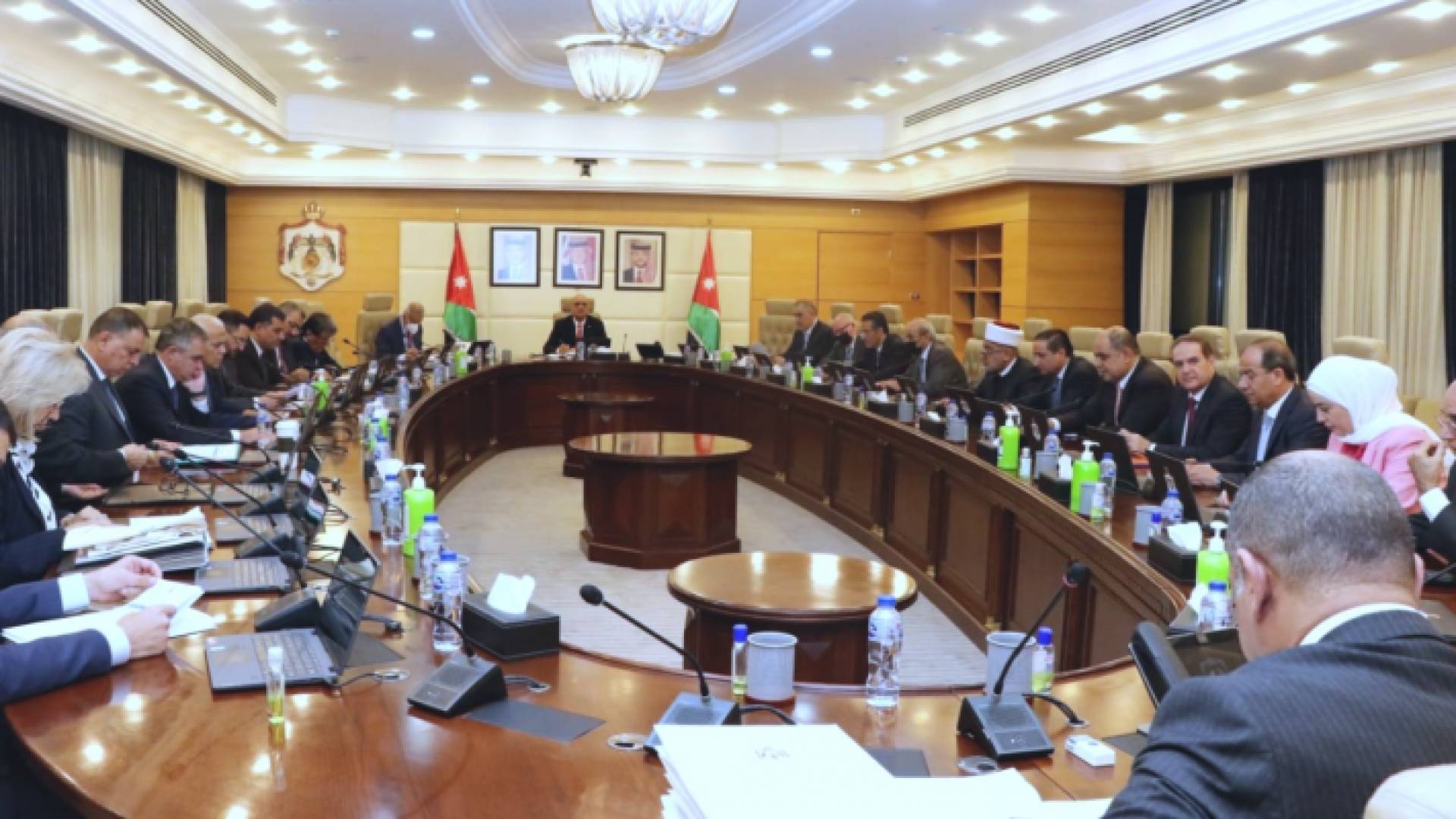 الصورة من جلسة مجلس الوزراء