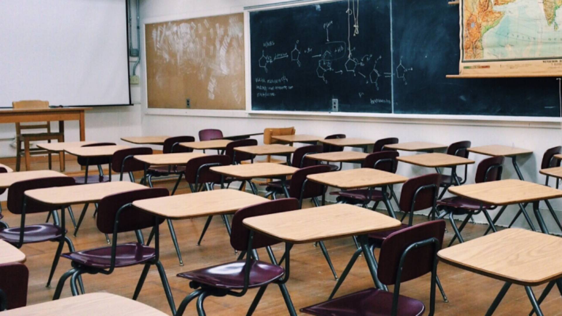 مقاعد دراسية