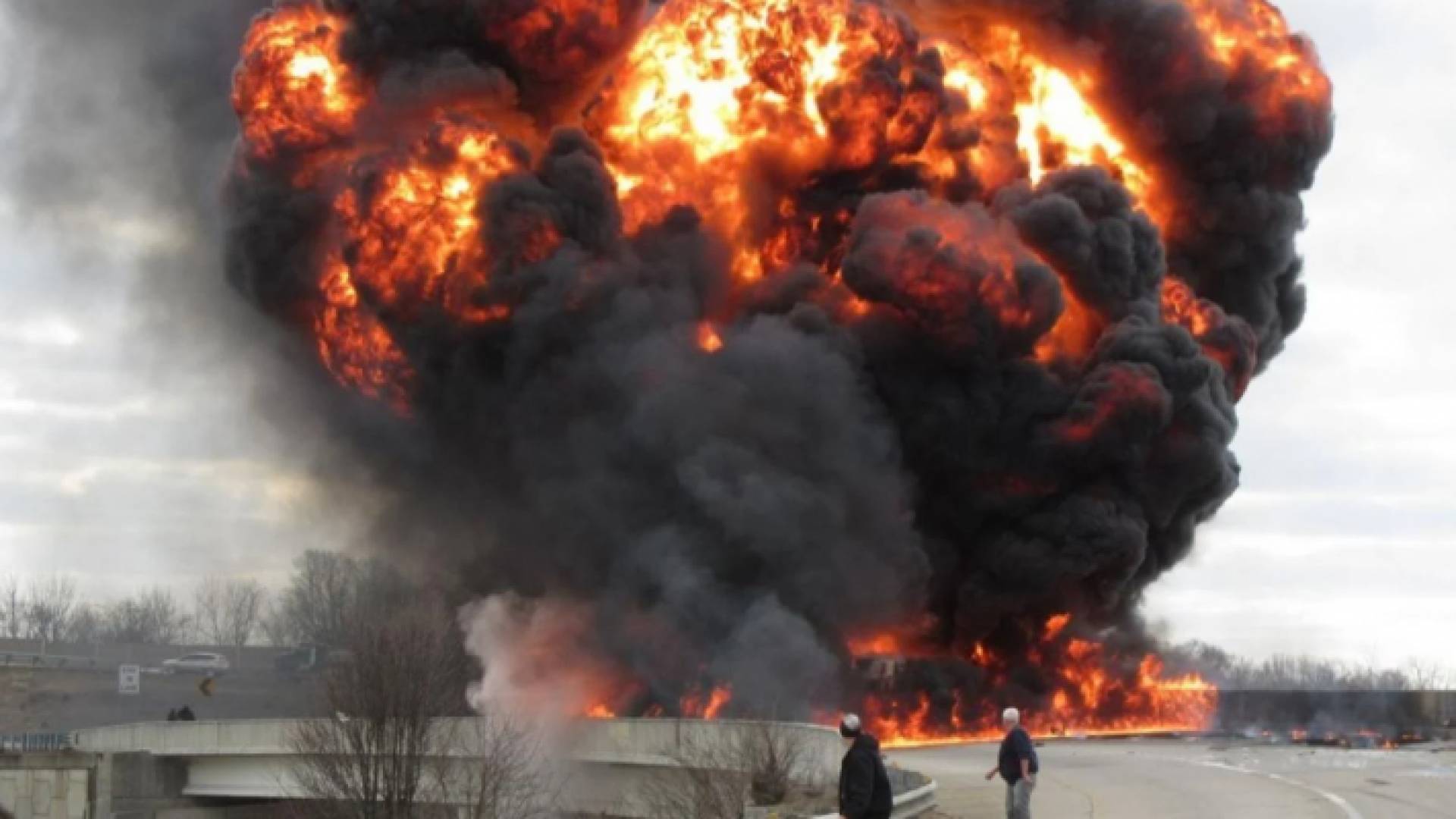 صورة توضيحية لانفجار شاحنة في ليبيا