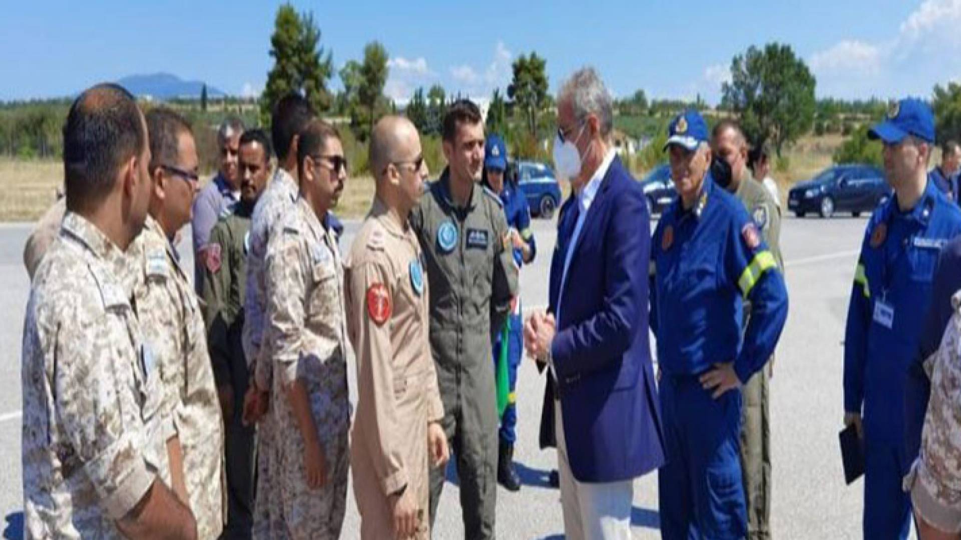 القوات المسلحة تشارك بإخماد الحرائق في اليونان