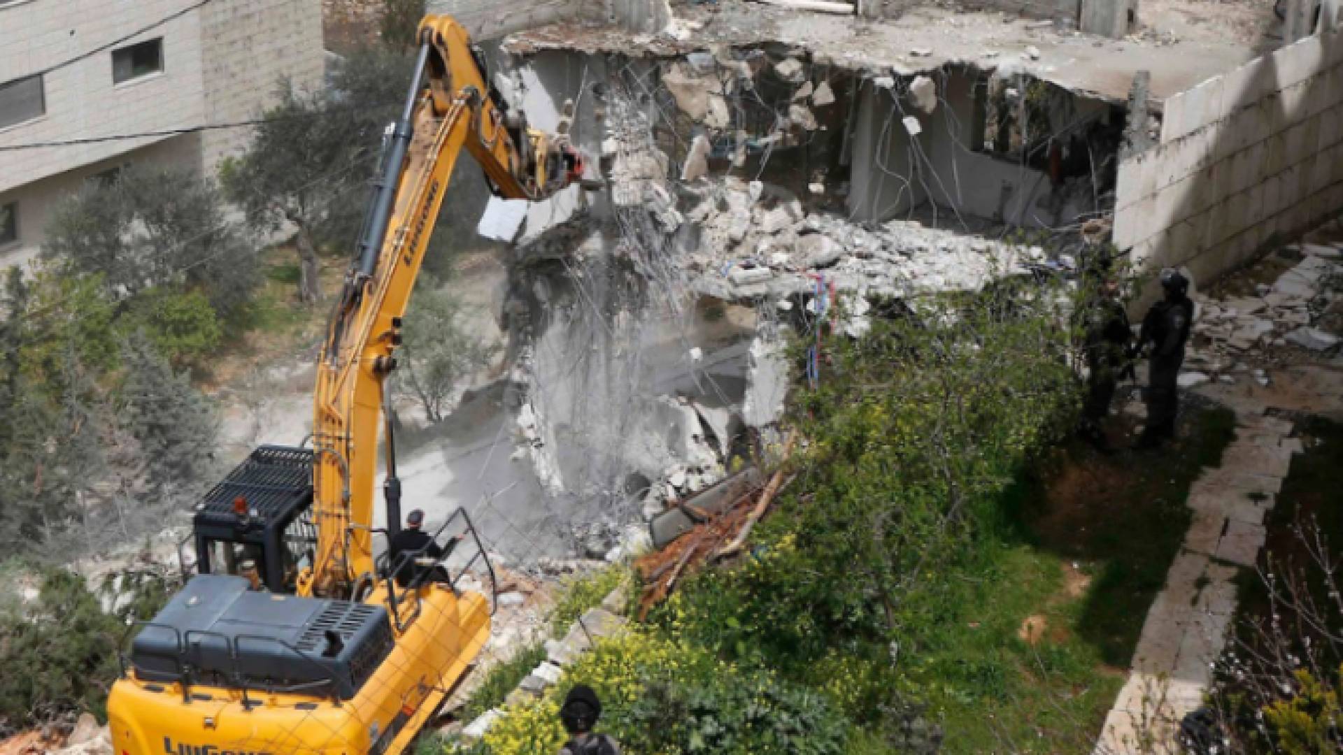 هدم أحد المنازل في فلسطين