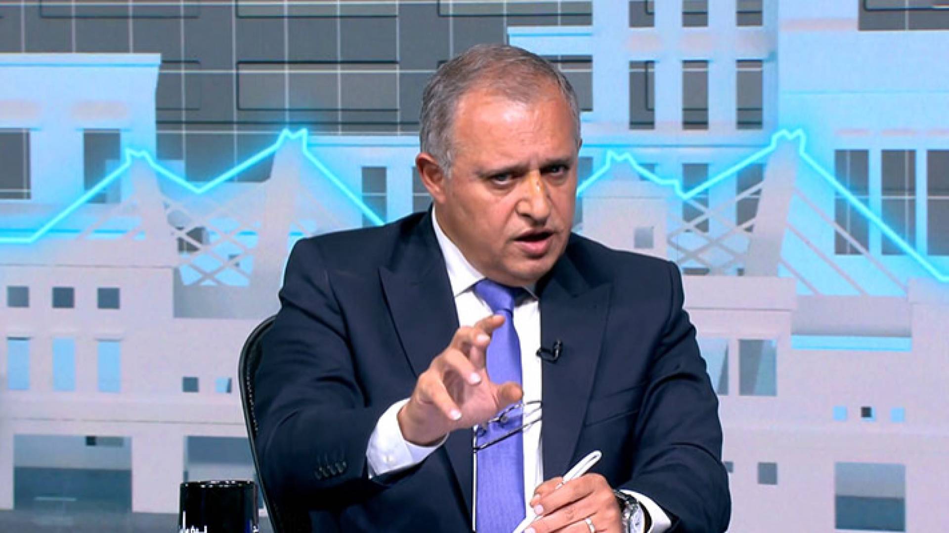 وزير العمل السابق معن قطامين