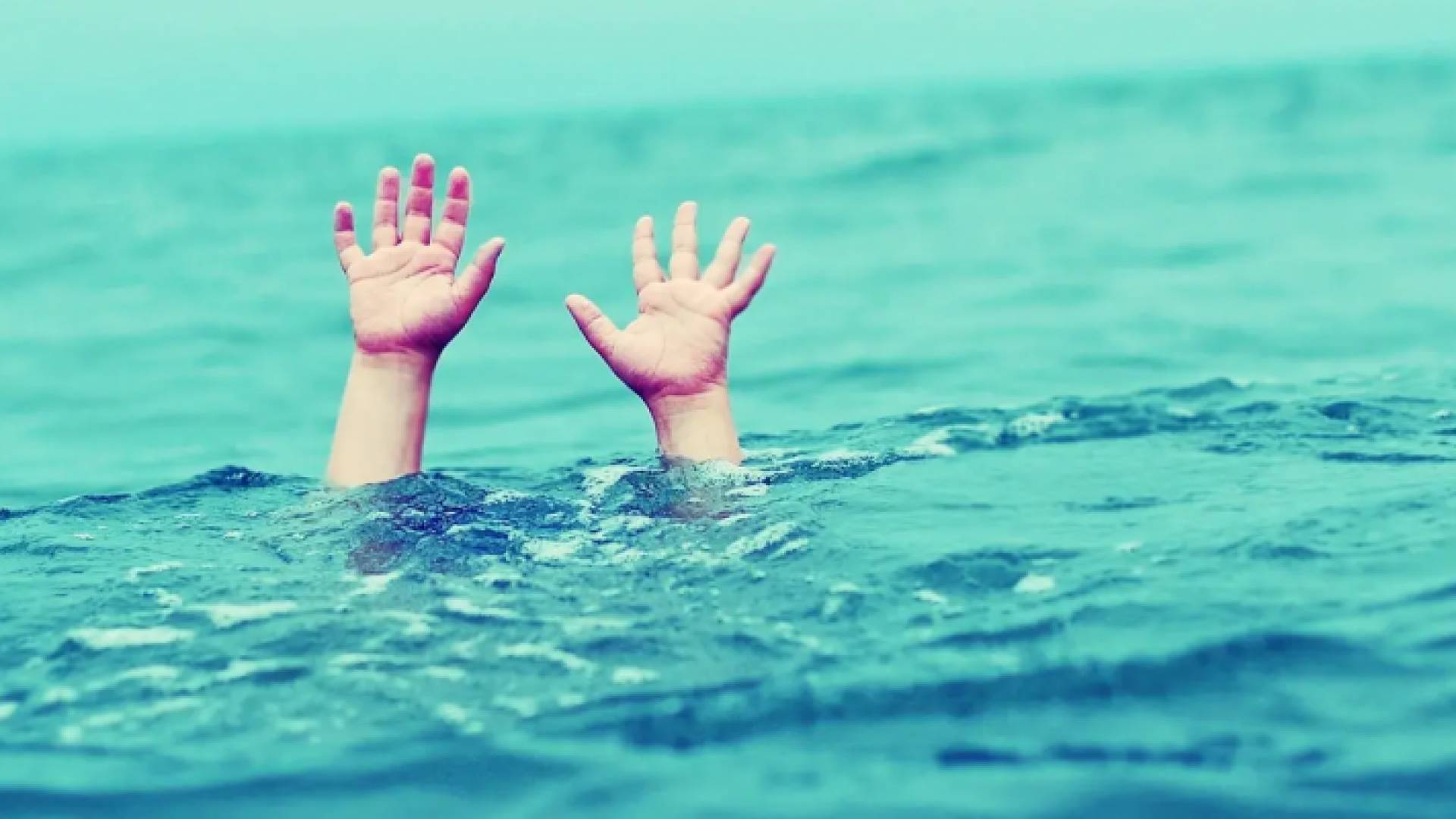 صورة تعبيرية لطفل يغرق