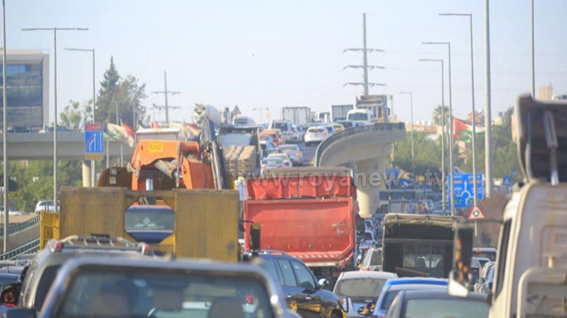 جانب من حركة السير في شوارع العاصمة عمان