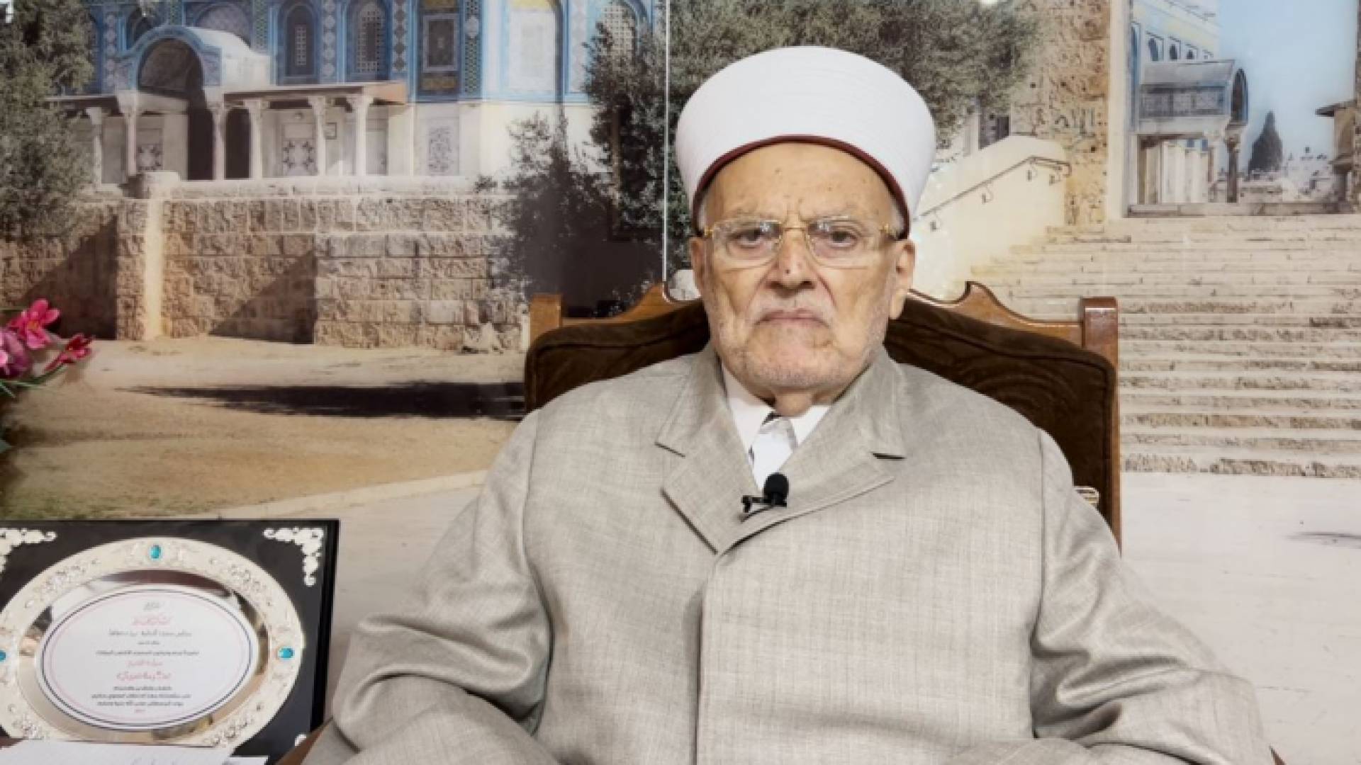 إمام وخطيب المسجد الأقصى المبارك الشيخ الدكتور عكرمة صبري