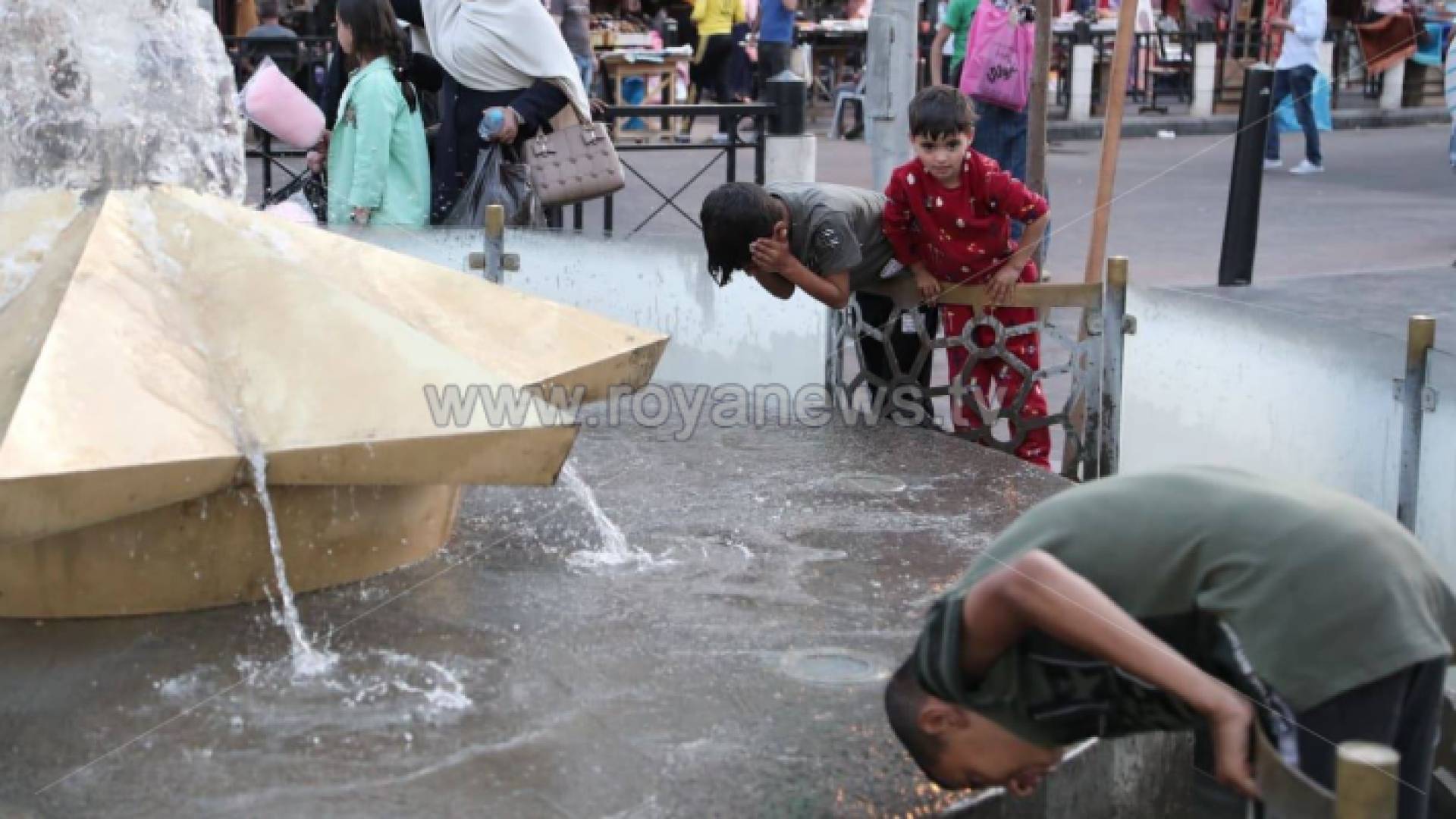 أطفال يلعبون بالمياه - ارشفية