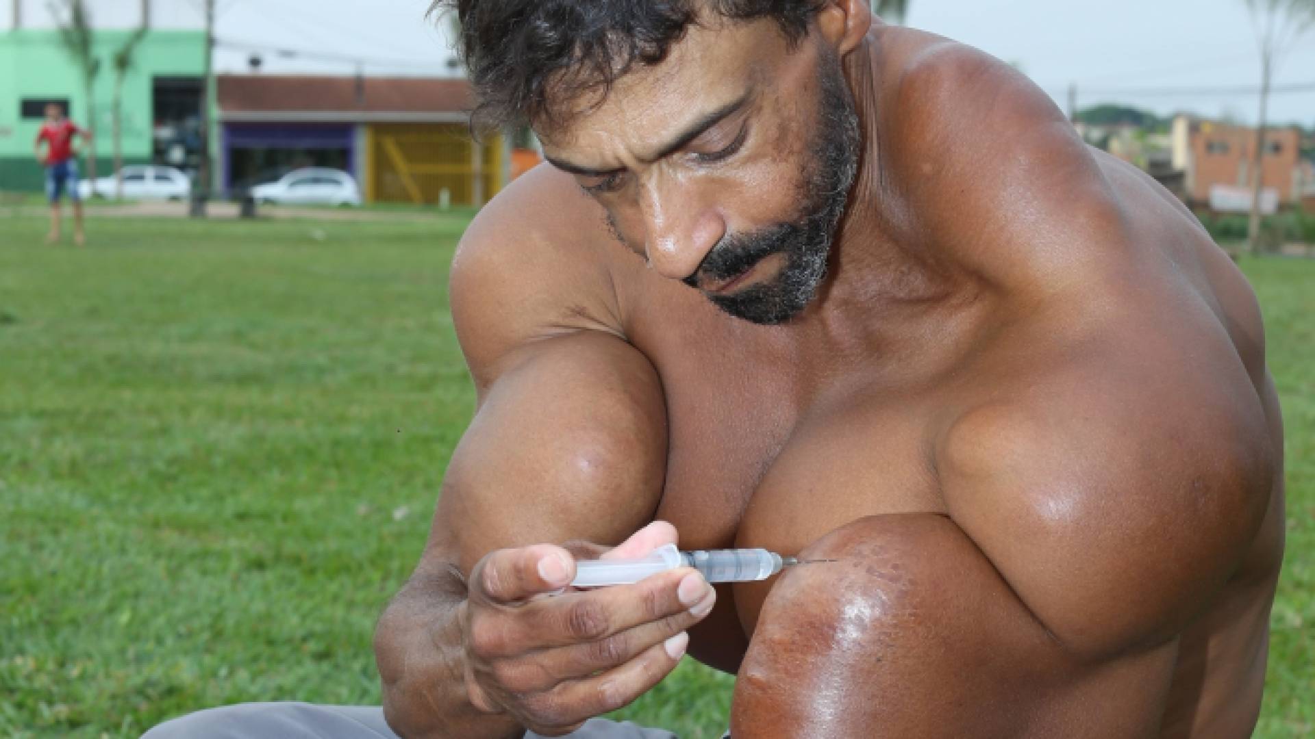 لاعب كمال الأجسام البرازيلي فالدير سيغاتو