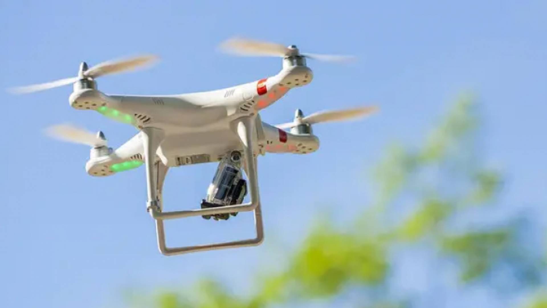 طائرة درون مسيرة