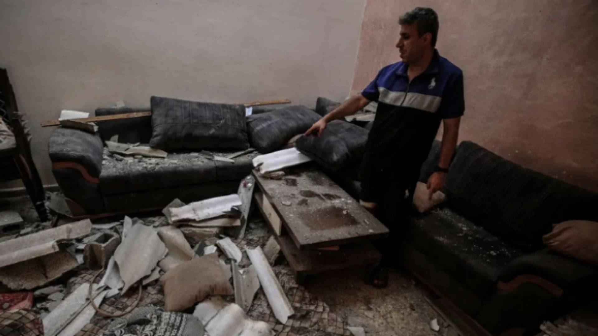 صورة لآثار القصف