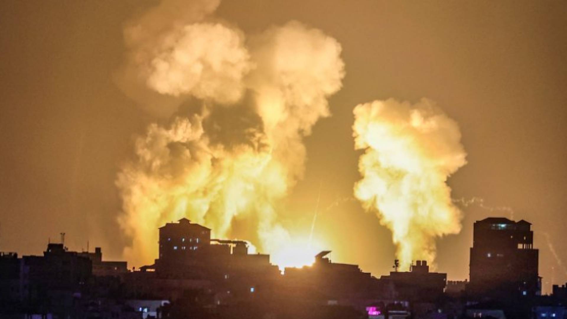 صورة لقصف الاحتلال الإسرائيلي مواقع في غزة